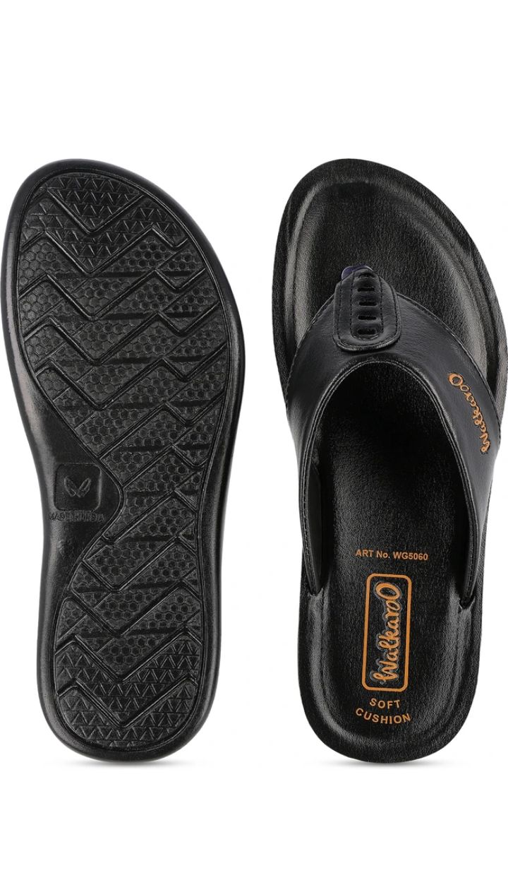 Walkaroo styles man flip flops