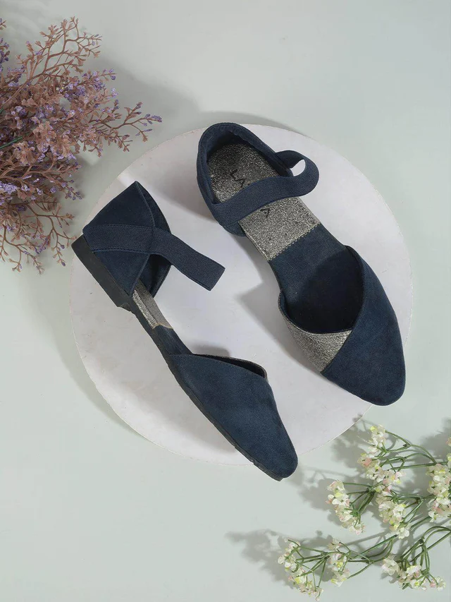Modern Flat Close-Toe Everyday Sandal