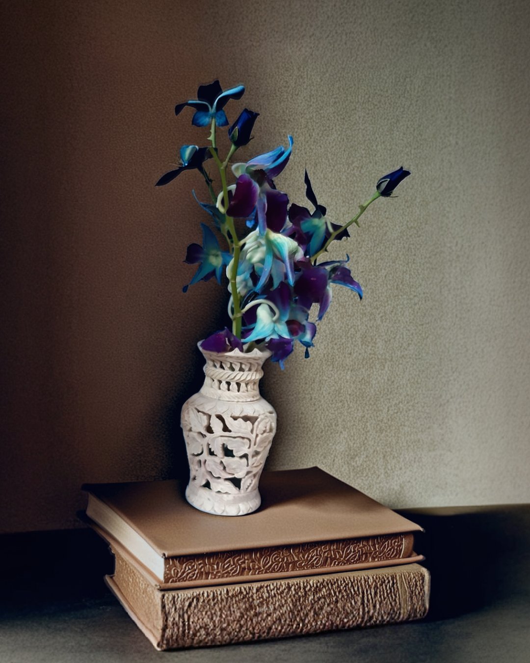 Soapstone Marble Flower Vase with Intricate Leaf Carving