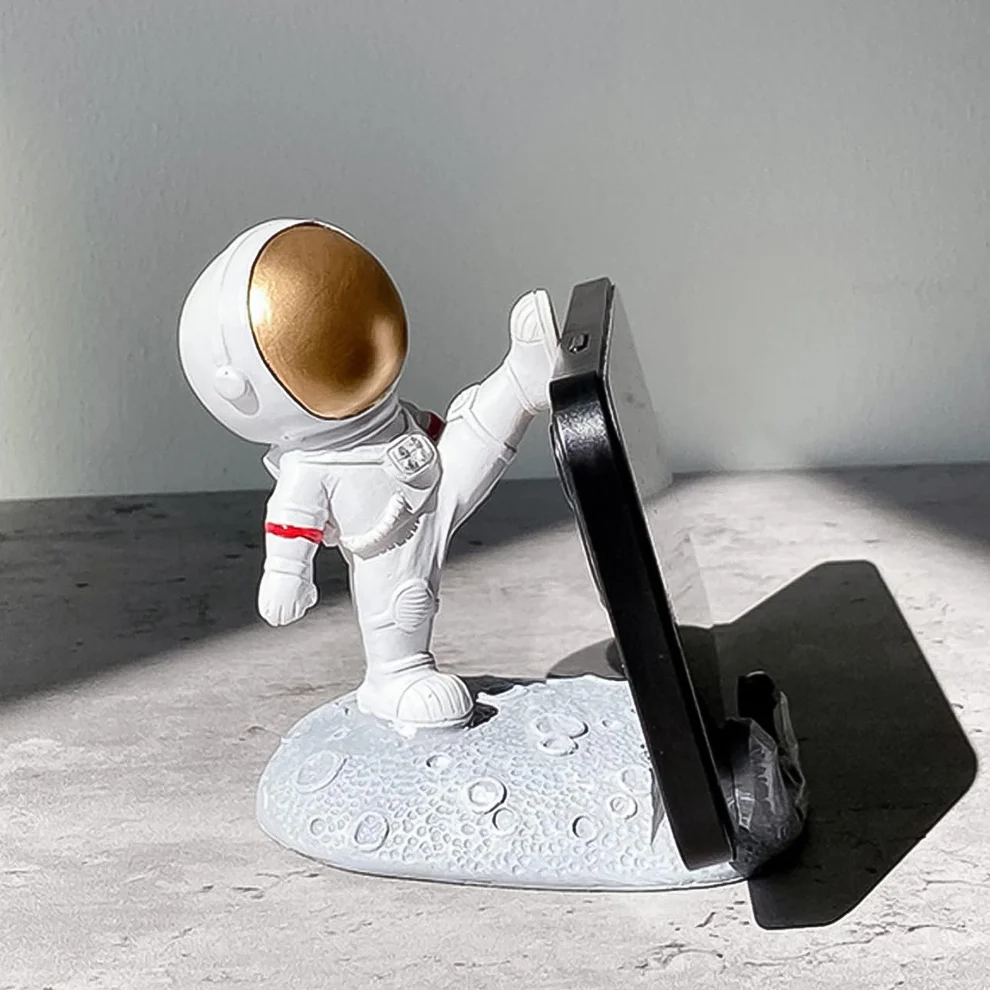 Astronaut Theme Creative 3D Mobile Phone Stand