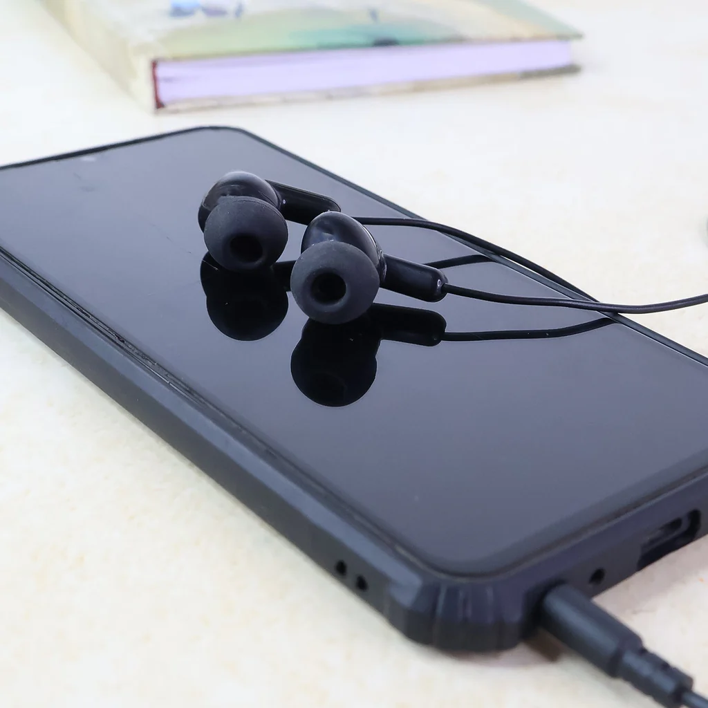 Premium Wired Stereo In-Ear Earphones (1 Pc)